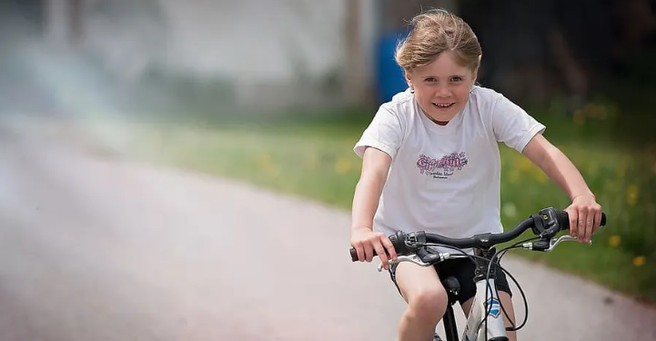 Teach Your Child to Be a ‘90s Kid With a Summer Outside